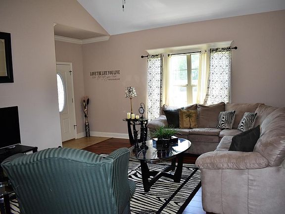 3rd image of 310 Sunflower Estates Ln