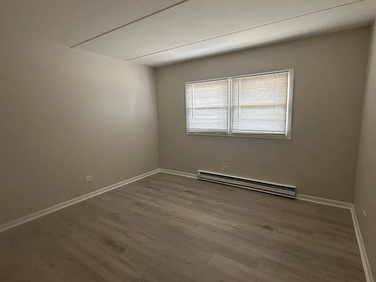 221 E Plainfield Rd #8 — Photo 6