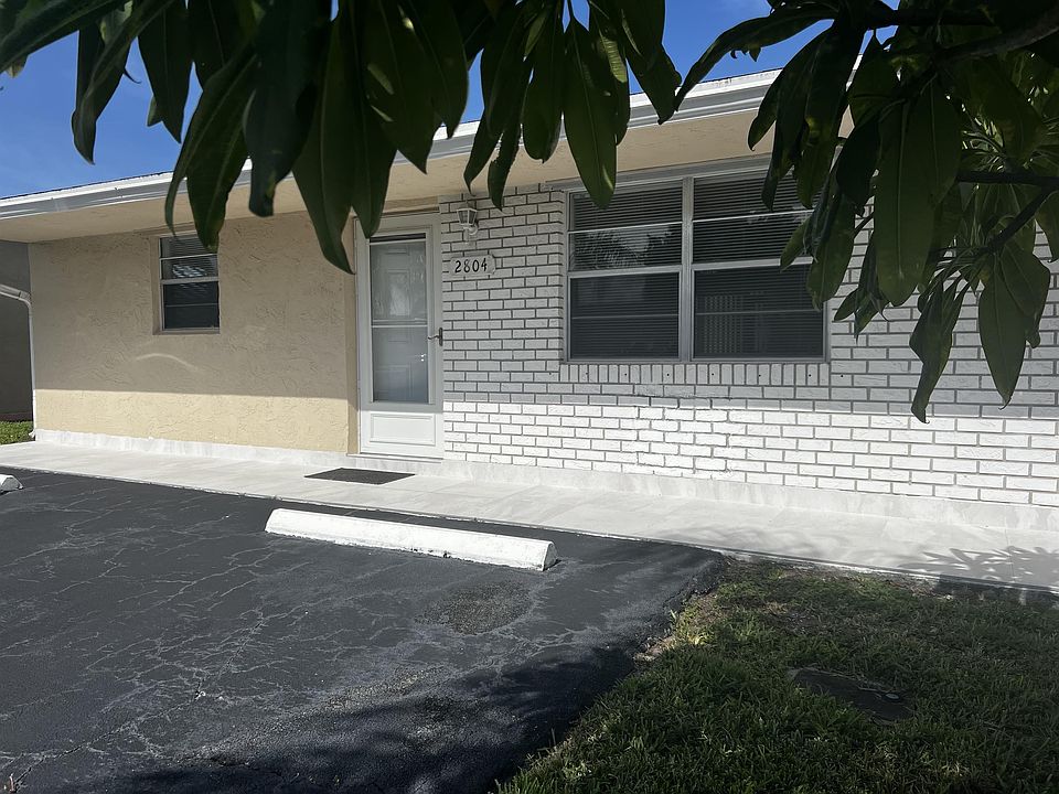 1st image of 2804 Crown Ct #1