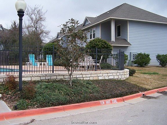 2nd image of 1351 Canyon Creek Cir