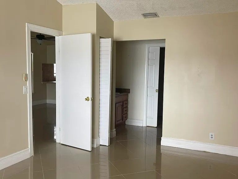 1534 Royal Forest Ct — Photo 25