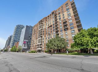 215 Parkdale Ave #904, Ottawa, ON K1Y4T8