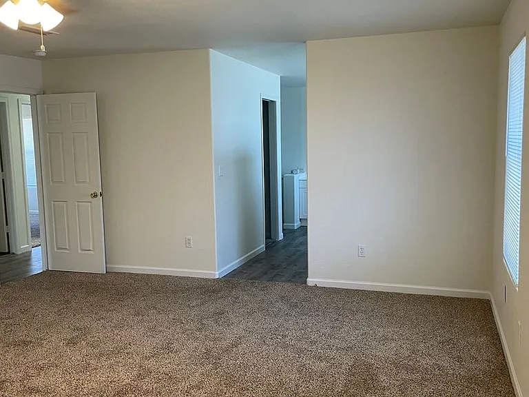 1171 Regency Dr — Photo 8