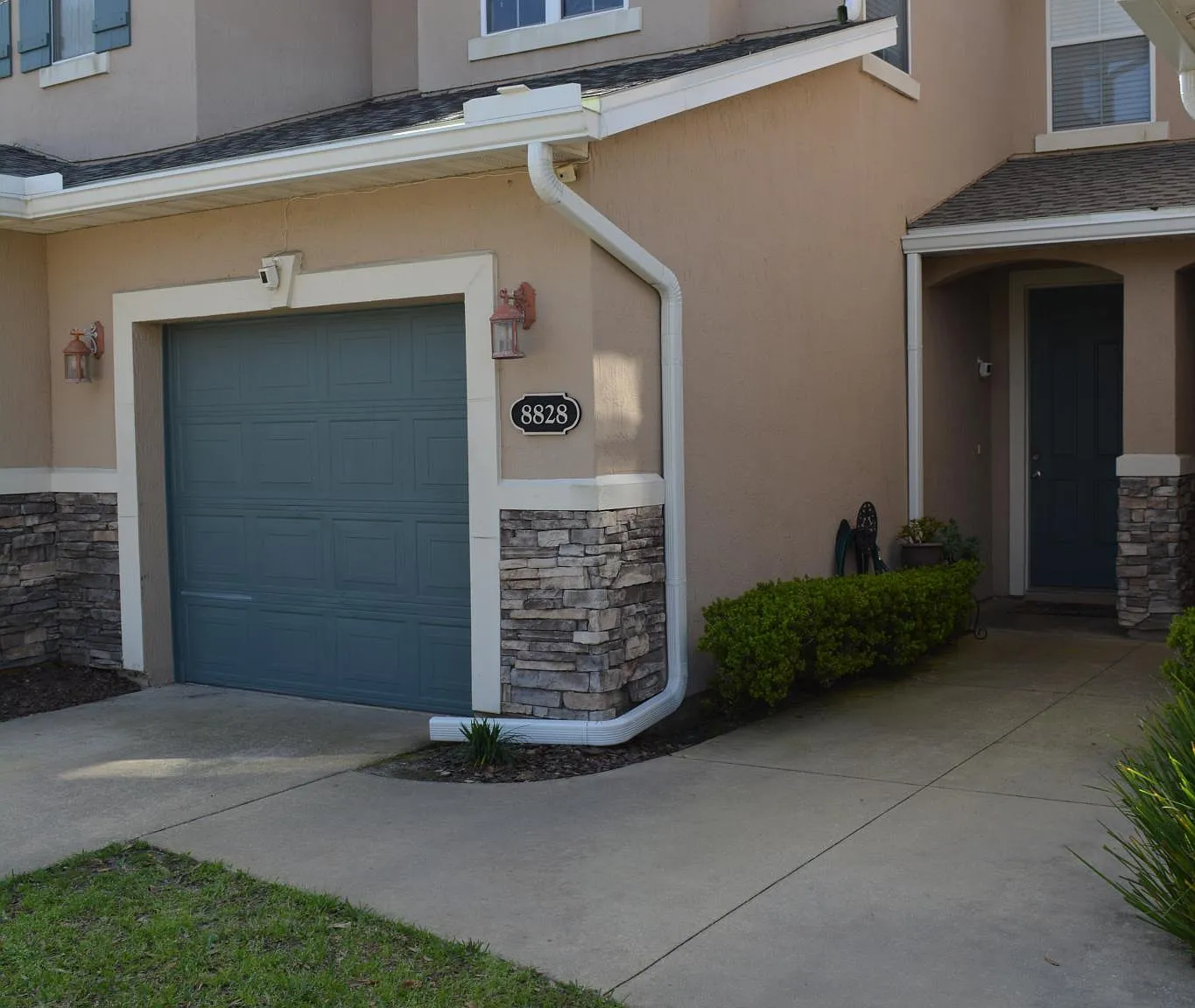 2 bed, 2.5 bath, 1446 sqft, $1,795 — Photo 1