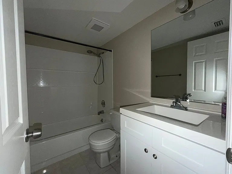 3380 Crystal Ct E #B — Photo 10