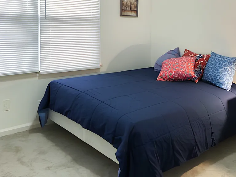 Very large, spacious and bright room