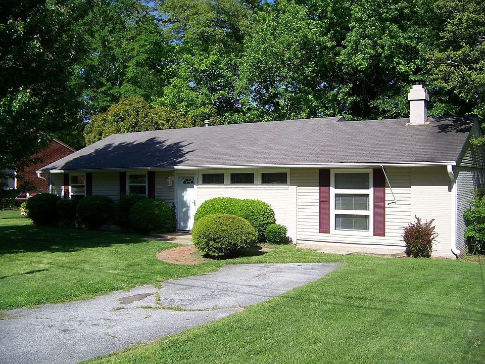 76 Shawdow Lawn