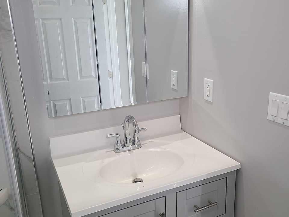 1st image of 1319 1/2 W 92nd St
