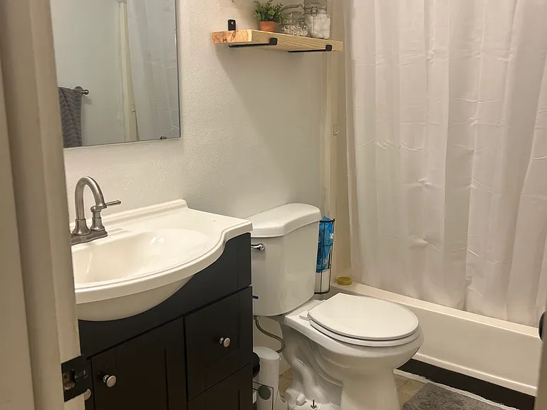 605 Woodmere Dr #11 — Photo 10
