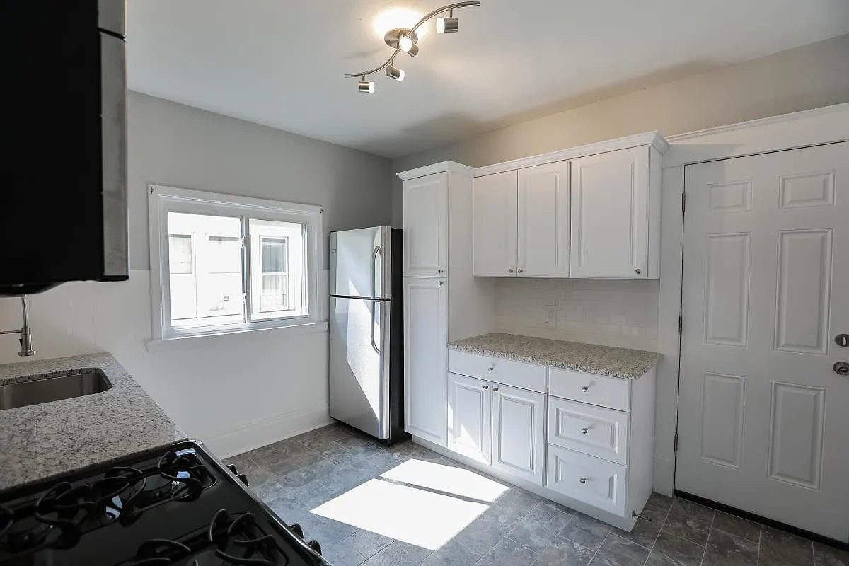 3 bed, 1300 sqft, $1,850 — Photo 2