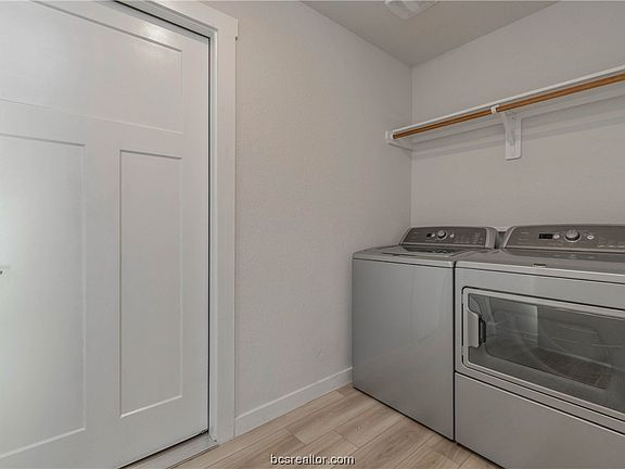 5th image of 707 Granger Ln