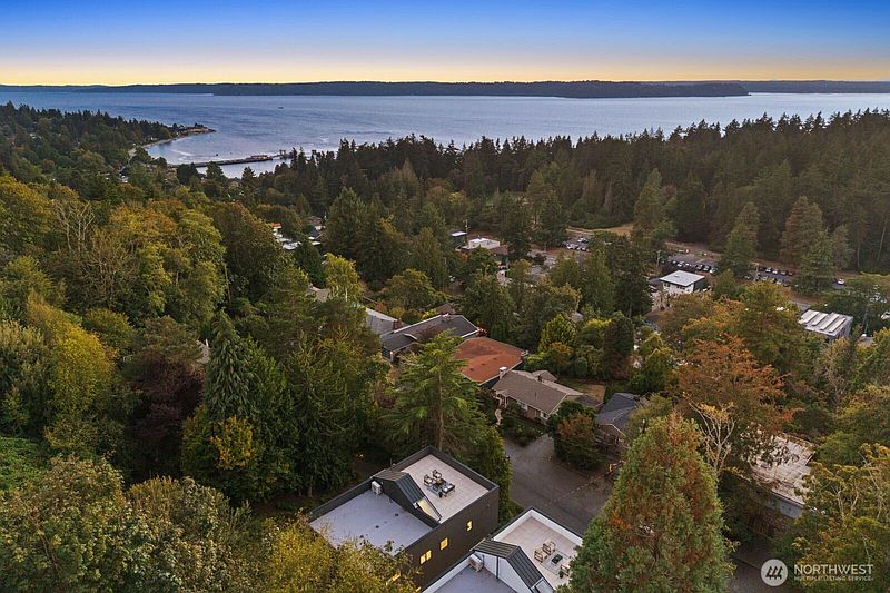 4th image of 8018 45th Avenue SW