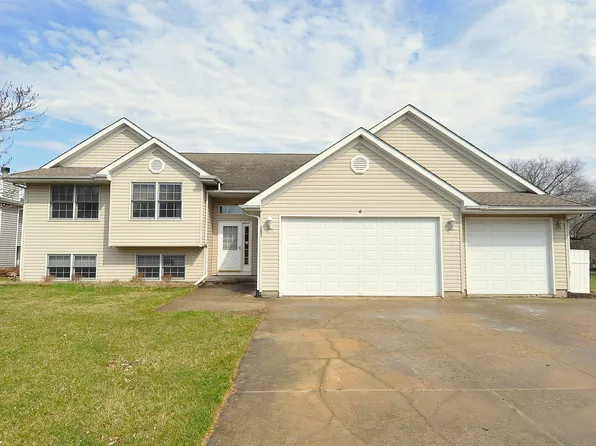 207 Constitution Dr SW, Poplar Grove, IL 61065