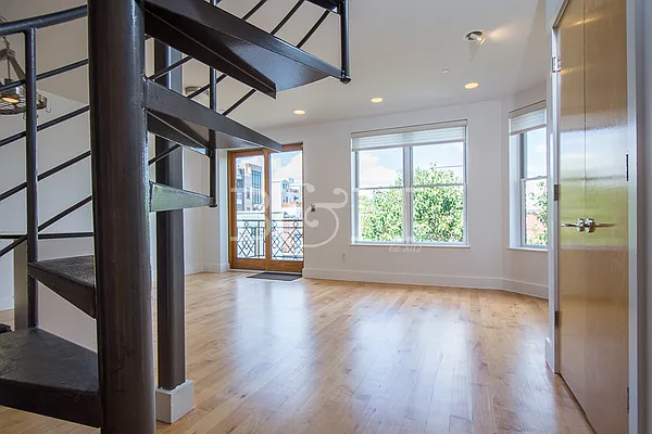 Sold by Brick&Mortar | media 6