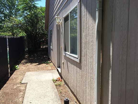 3rd image of 6628-6630 NE Garfield Ave #6630-2