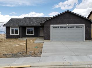 2207 Cliffmoor Ln, Pueblo, CO 81008