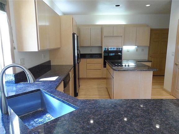 5th image of 11422 118th Ave NW