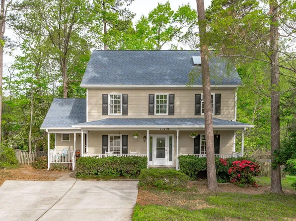 107 Ridge Hollow Ct, Cary, NC 27513