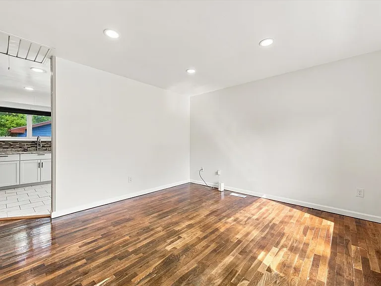 15432 Orchard St — Photo 10