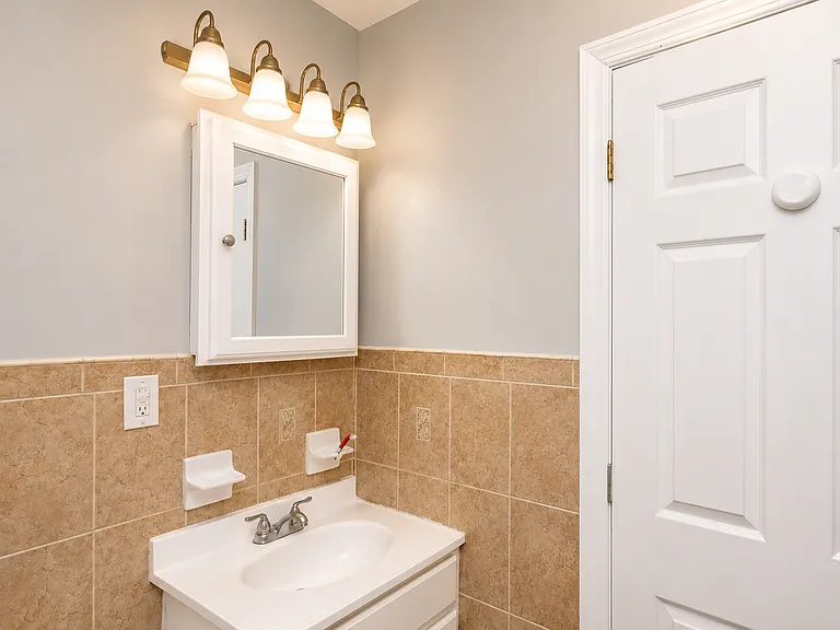 131 Osborne Ter #2F — Photo 4