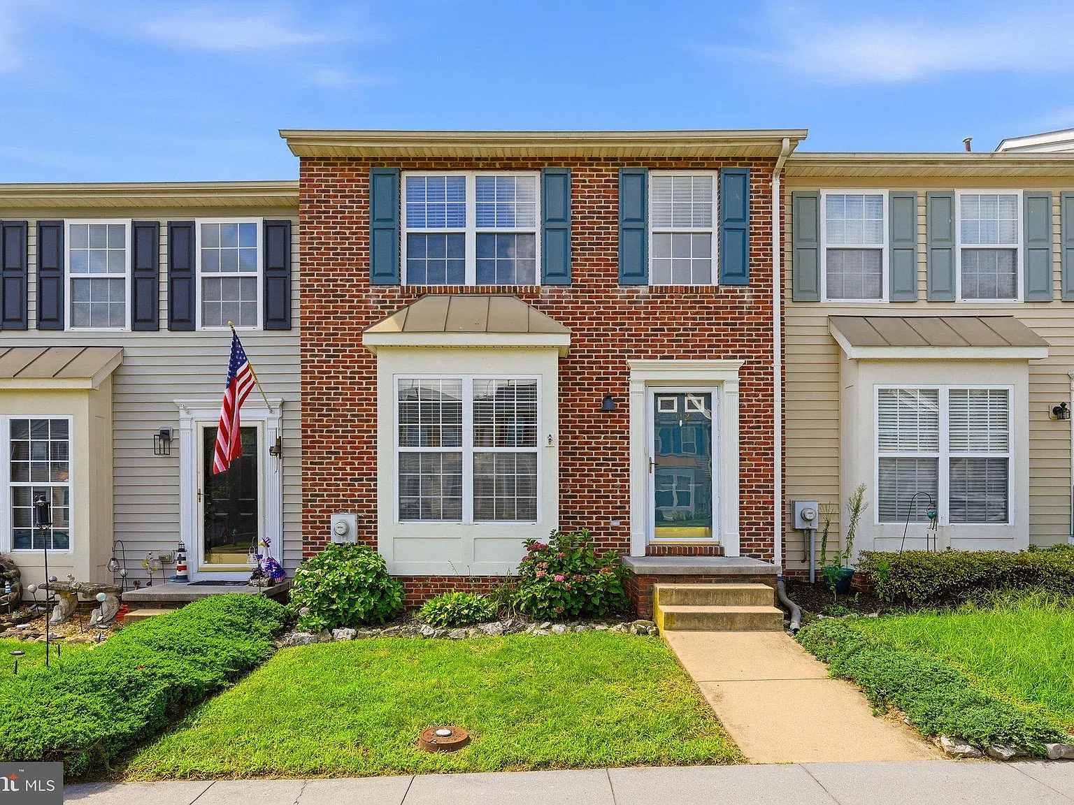 4 bed, 2.5 bath, 1754 sqft, $2,000 — Photo 1