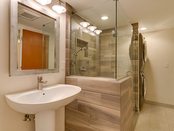 Downstairs bathroom/Laundry