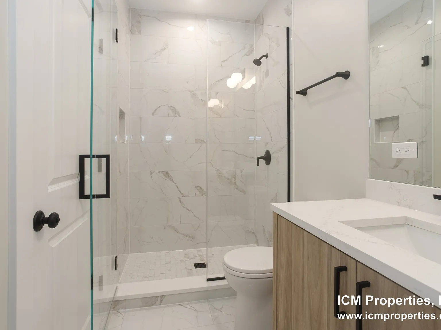 3 bed, 2.5 bath, 1250 sqft, $4,450 — Photo 4