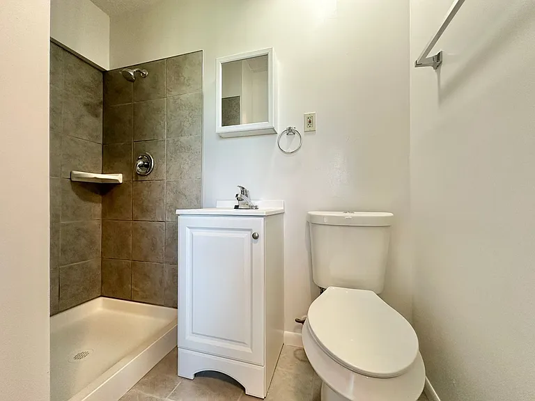 1501 Farhills Dr — Photo 22