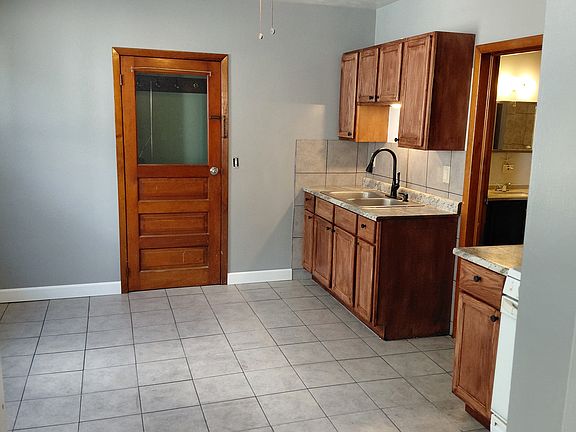 2nd image of 3431 Sackett Ave Unit 1