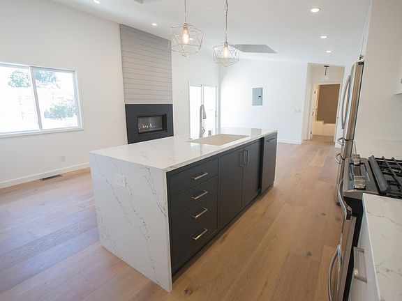 4th image of 23 Alvarado St