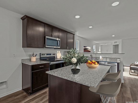 4th image of 104 Country Elm Lane