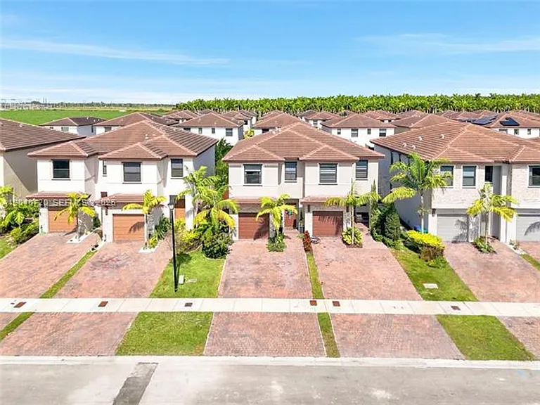 25540 SW 108th Ave — Photo 3
