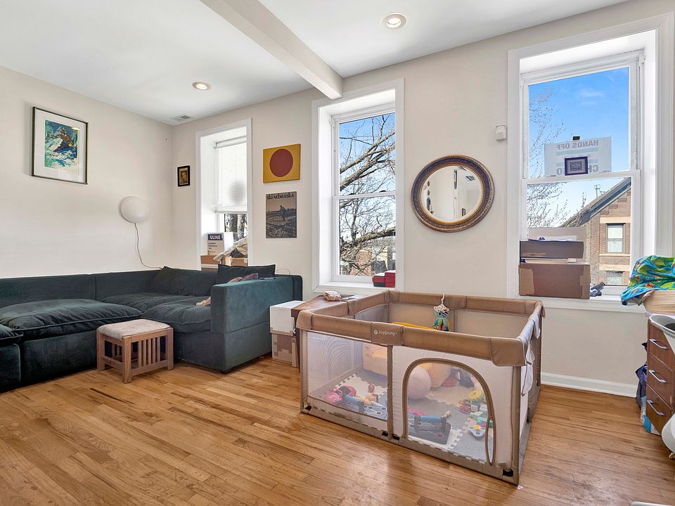 1st image of 1903 W Dickens Ave APT 3F