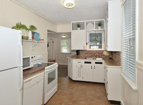 Large kitchen with all appliances included!