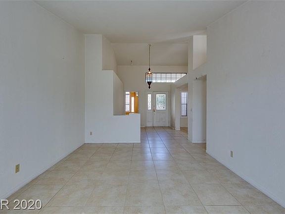 4th image of 2643 White Pine Dr