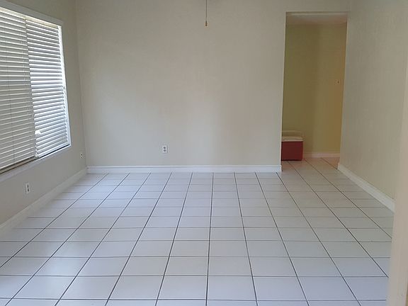 3rd image of 2902 W Paris St