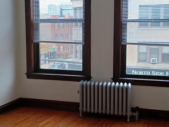 2nd image of 5154 N Clark St #303