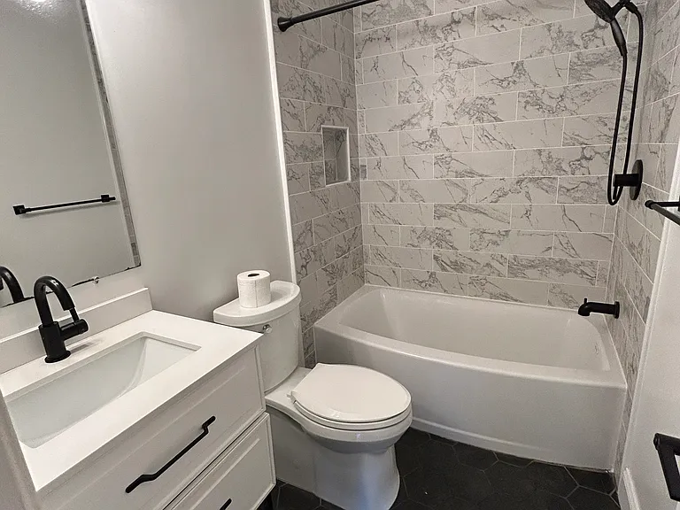 709 Madison Ct — Photo 11