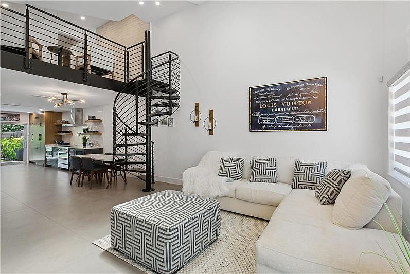 1st image of 2095 Cove Ln