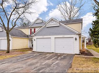 2615 Country Oaks Ct, Aurora, IL 60502