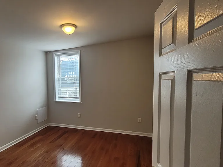 Used for main bedroom, with only one window, its easy to blackout for a good night's sleep!