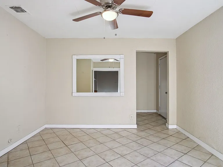 1518 Burnet St — Photo 11