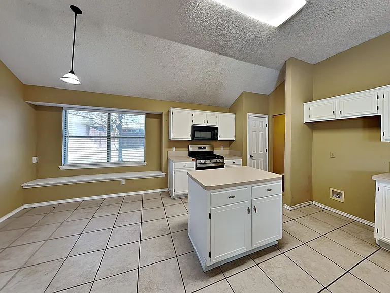 10517 Lone Pine Ln — Photo 5
