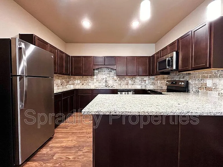1033B Hibiscus Dr — Photo 3