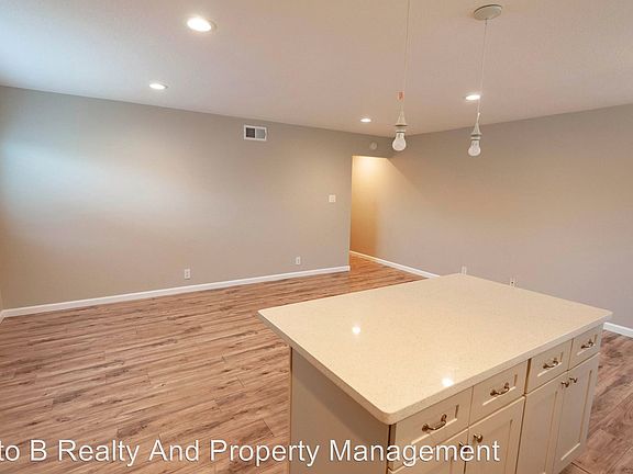 5th image of 1335 Shawn Dr Unit 4