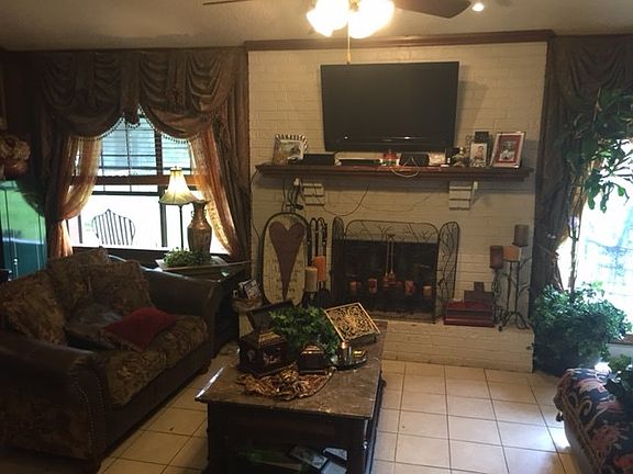2nd image of 816 Cove Hollow St