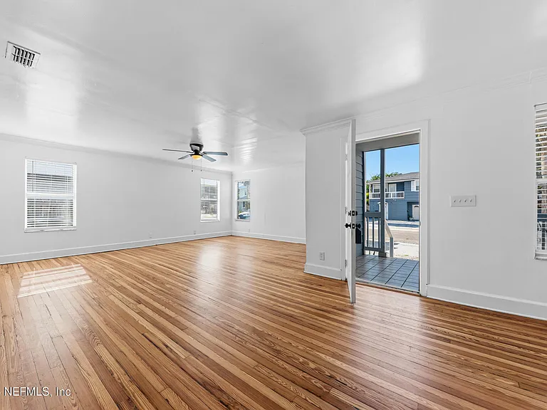 214 Margaret St — Photo 7