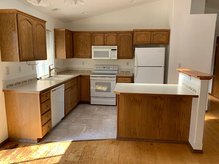 406 S Moore Ln — Photo 5