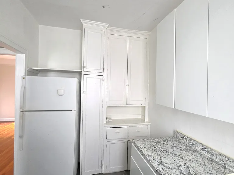 21-15 33rd St #2F — Photo 3