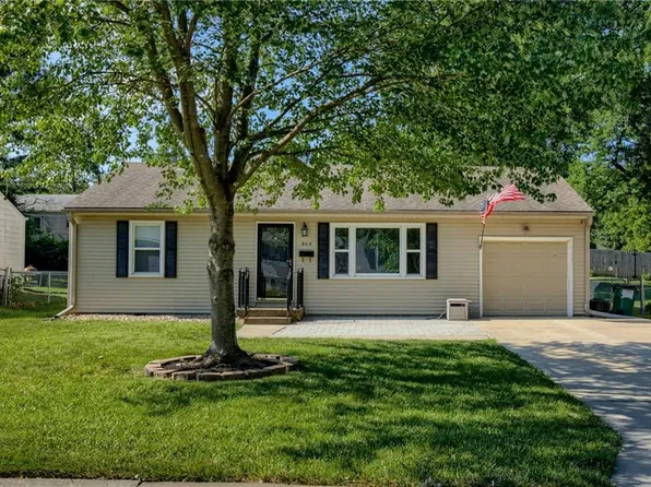 803 NE 67th Pl, Gladstone, MO 64118